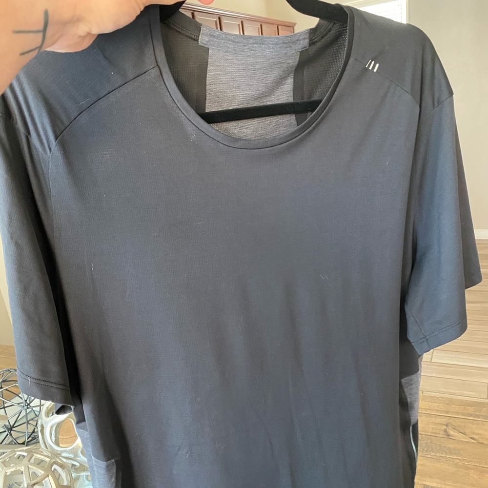 Like new lulu lemon lightweight running shirt